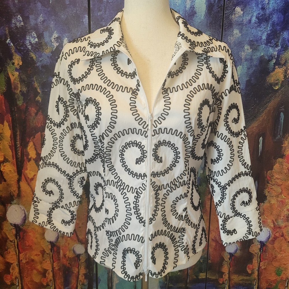 D&Y White Jacket Blazer With Black Piping Design Swirls